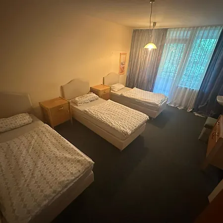 Turp Residenz Hostel *